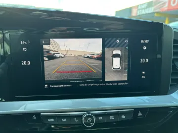 Car image 28