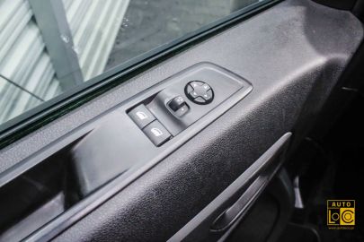 Car image 33