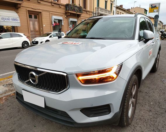 Volvo XC40 T3 Momentum 120 kW image number 1