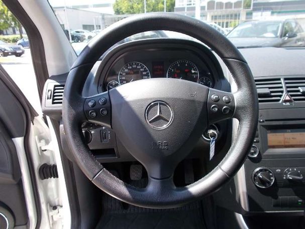 Mercedes-Benz A 180 85 kW image number 16