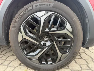 Car image 32