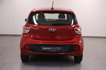 Car image 4