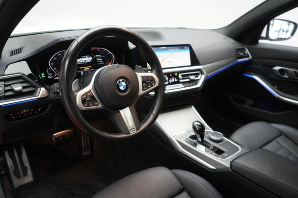 BMW 330d Touring M Sport xDrive 210 kW image number 9