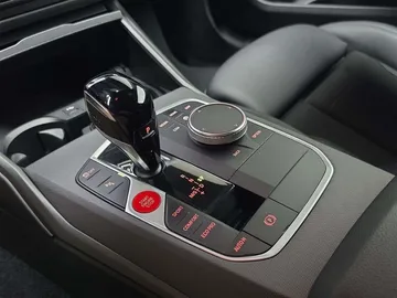 Car image 32