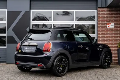 Car image 37