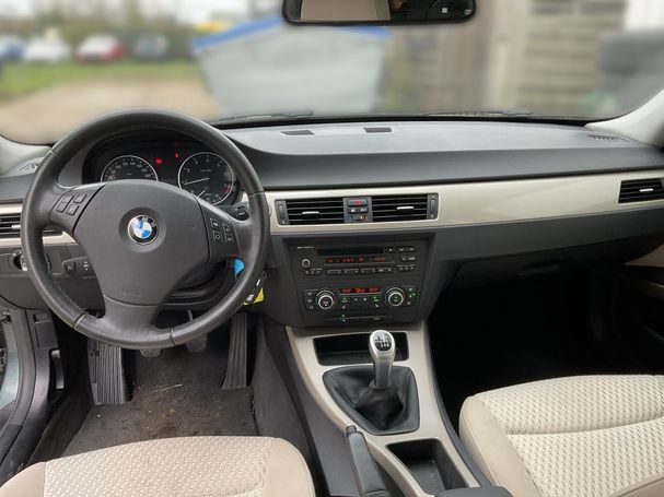 BMW 320i Touring 125 kW image number 8