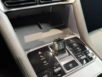 Car image 37