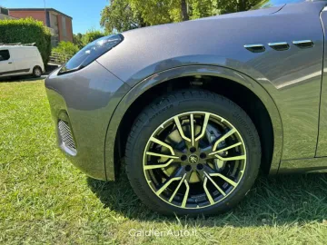 Car image 43