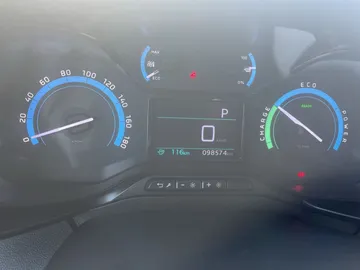 Car image 30