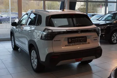 Car image 4