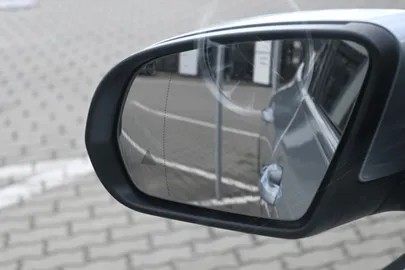 Car image 32