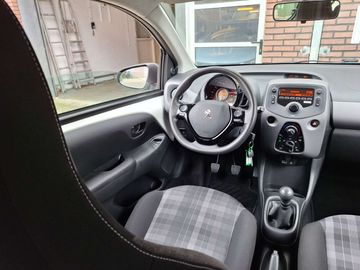 Car image 12