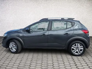 Car image 5