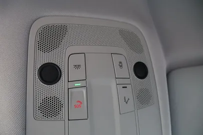 Car image 34