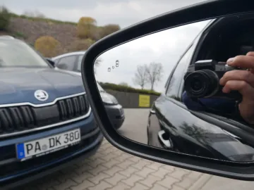 Car image 30