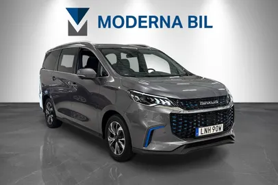 Car image 3