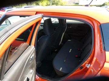 Car image 10