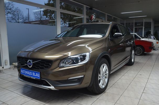 Volvo V60 Cross Country AWD 140 kW image number 1