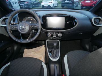 Car image 9