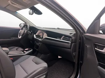 Car image 30