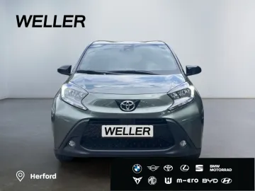 Car image 3