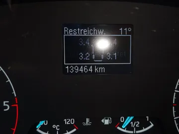 Car image 28