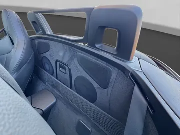 Car image 29