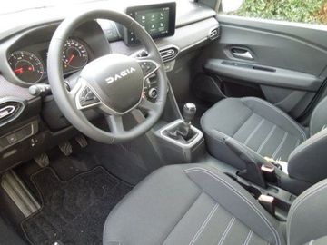 Car image 11