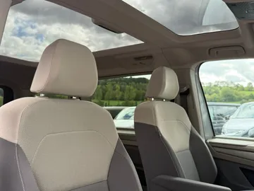 Car image 36