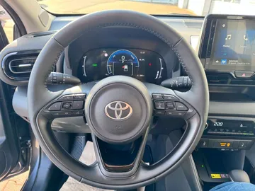 Car image 15