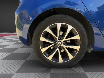 Car image 34