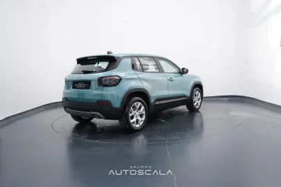 Car image 4