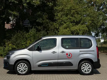 Car image 49