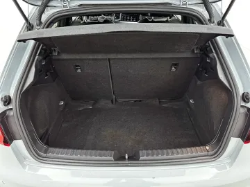 Car image 32