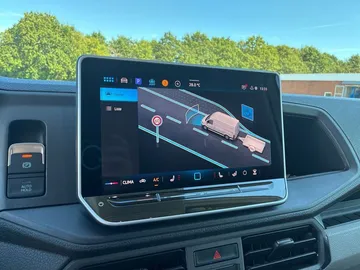 Car image 26