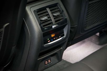 Car image 36