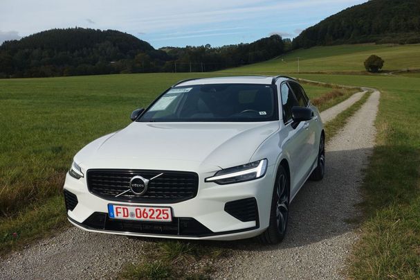 Volvo V60 T6 R Design AWD 251 kW image number 2