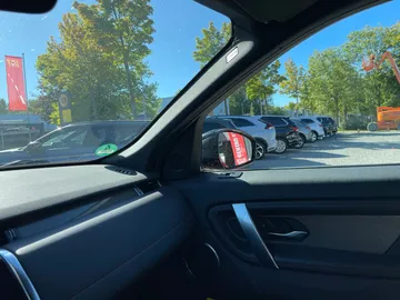 Car image 32