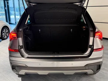 Car image 32