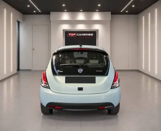 Car image 8