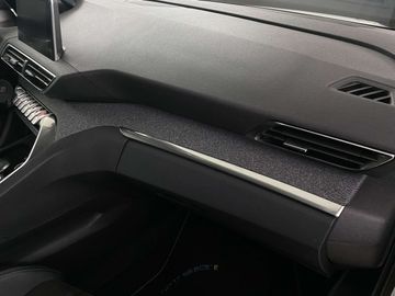 Car image 33