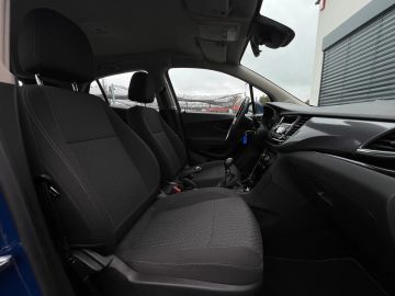 Car image 25