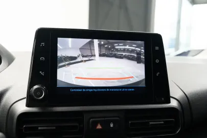 Car image 32