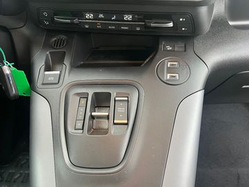 Car image 24