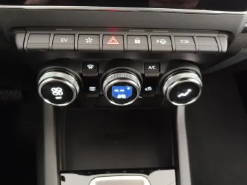 Car image 28