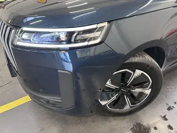 Car image 40