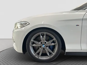 Car image 33