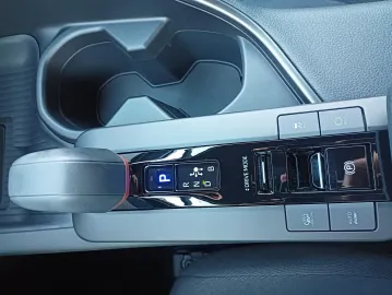 Car image 26