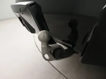 Car image 32