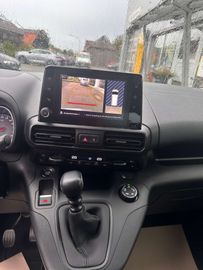 Car image 21